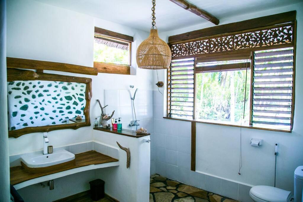 Beach-Front Sumbawa Surf House Lemonga Exterior photo