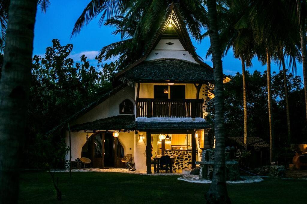 Beach-Front Sumbawa Surf House Lemonga Exterior photo