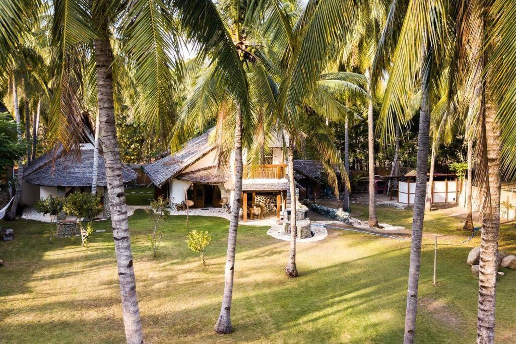 Beach-Front Sumbawa Surf House Lemonga Exterior photo