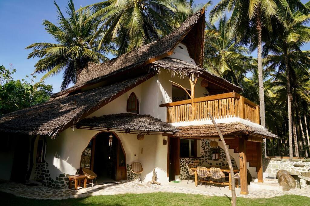 Beach-Front Sumbawa Surf House Lemonga Exterior photo