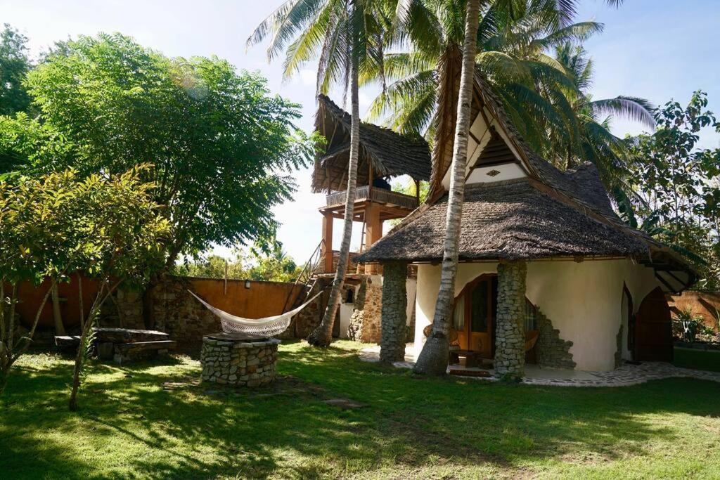 Beach-Front Sumbawa Surf House Lemonga Exterior photo