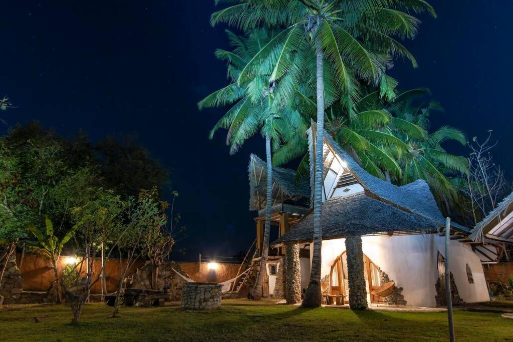 Beach-Front Sumbawa Surf House Lemonga Exterior photo