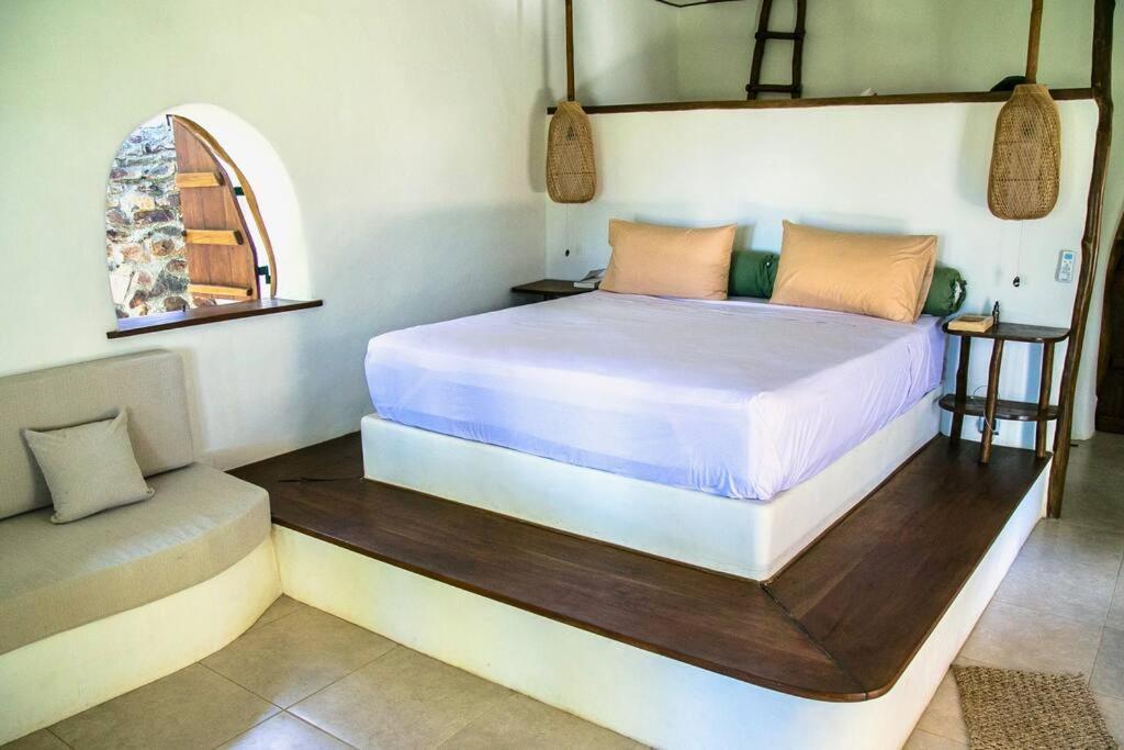 Beach-Front Sumbawa Surf House Lemonga Exterior photo
