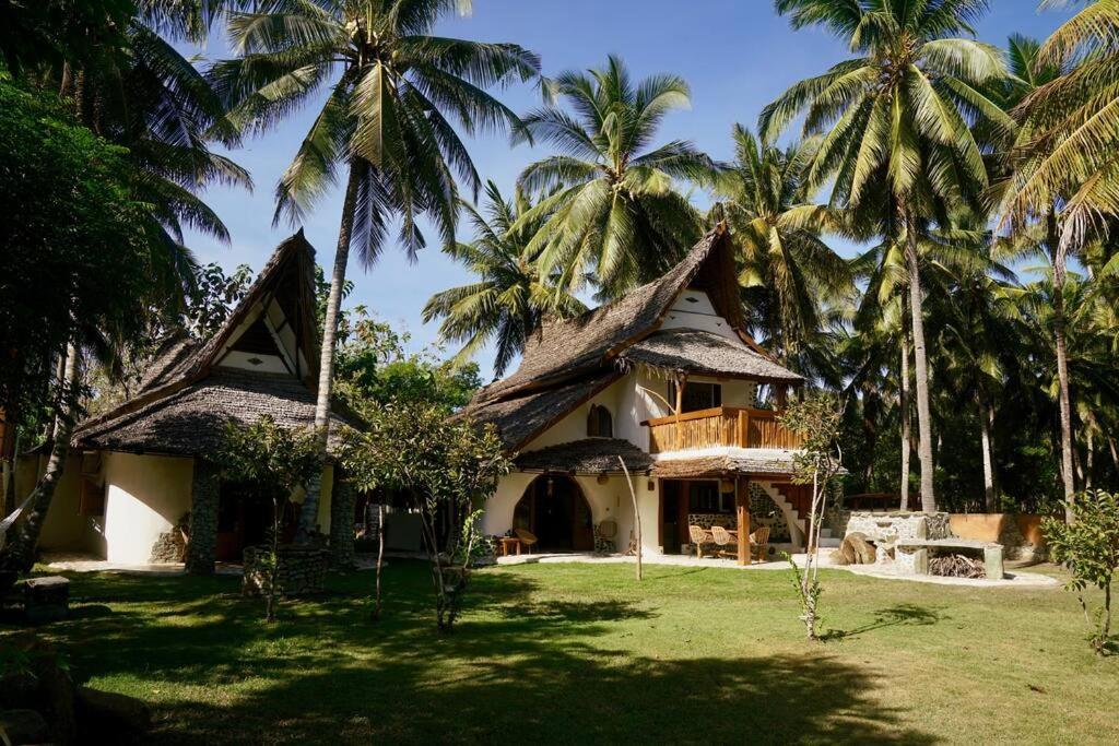 Beach-Front Sumbawa Surf House Lemonga Exterior photo