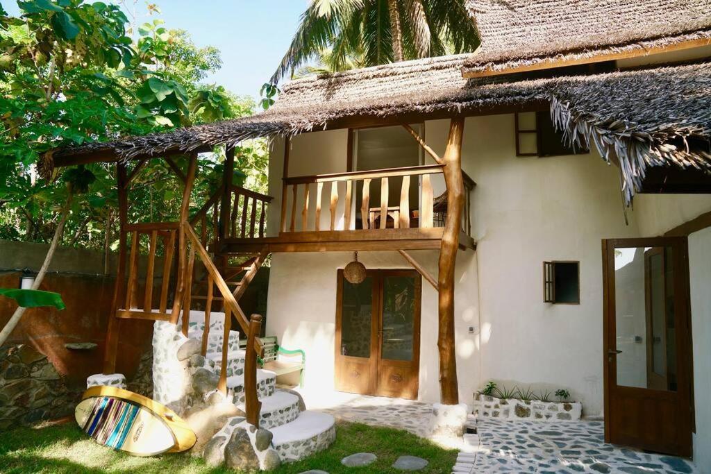 Beach-Front Sumbawa Surf House Lemonga Exterior photo