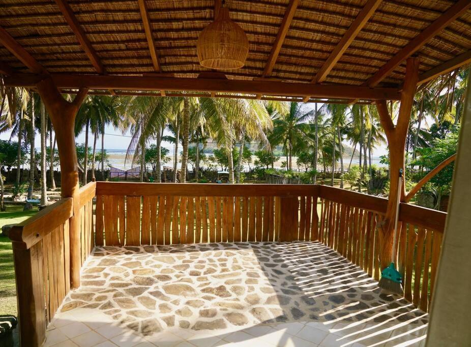 Beach-Front Sumbawa Surf House Lemonga Exterior photo